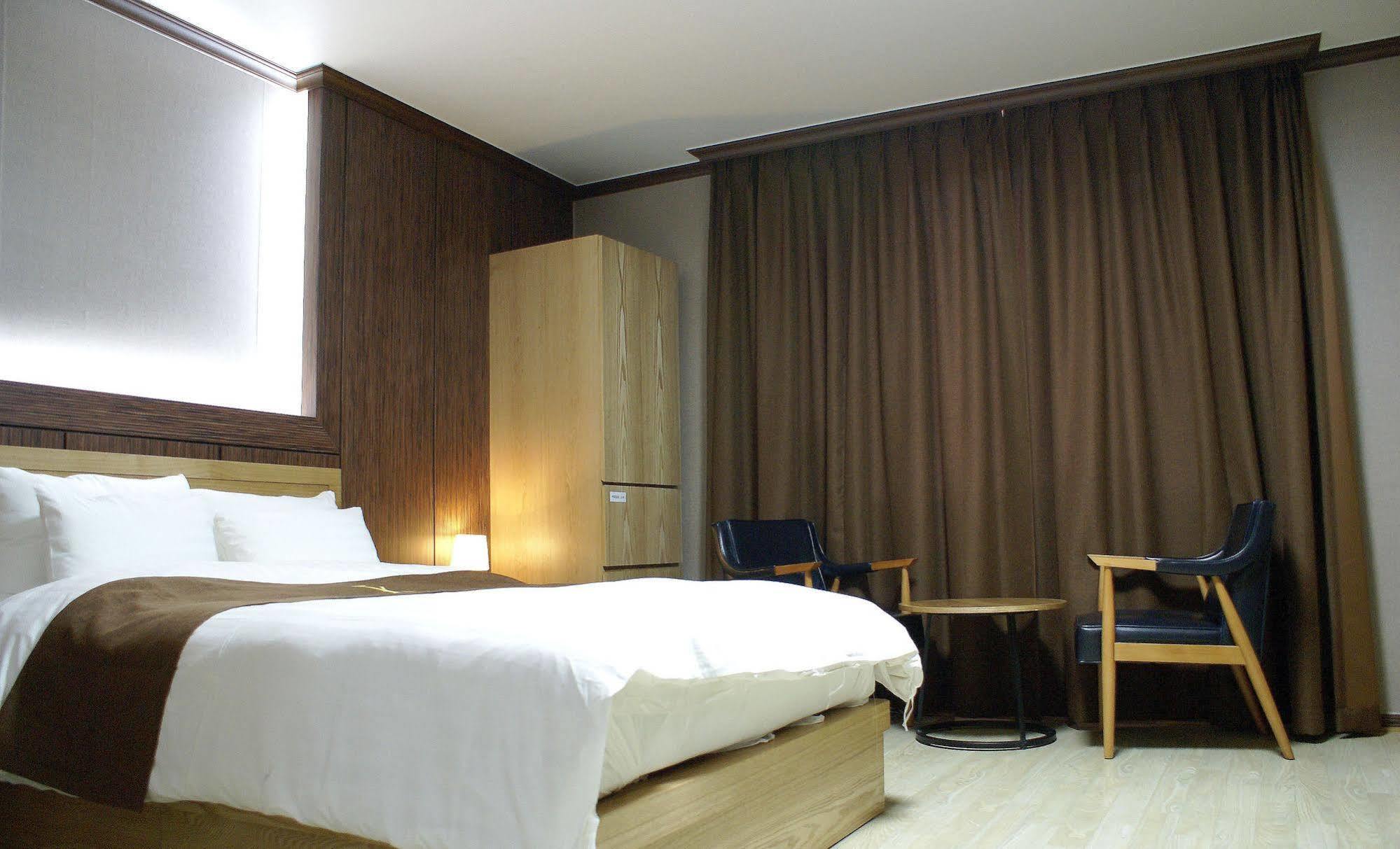 Y Ocean Hotel Йосу Екстериор снимка