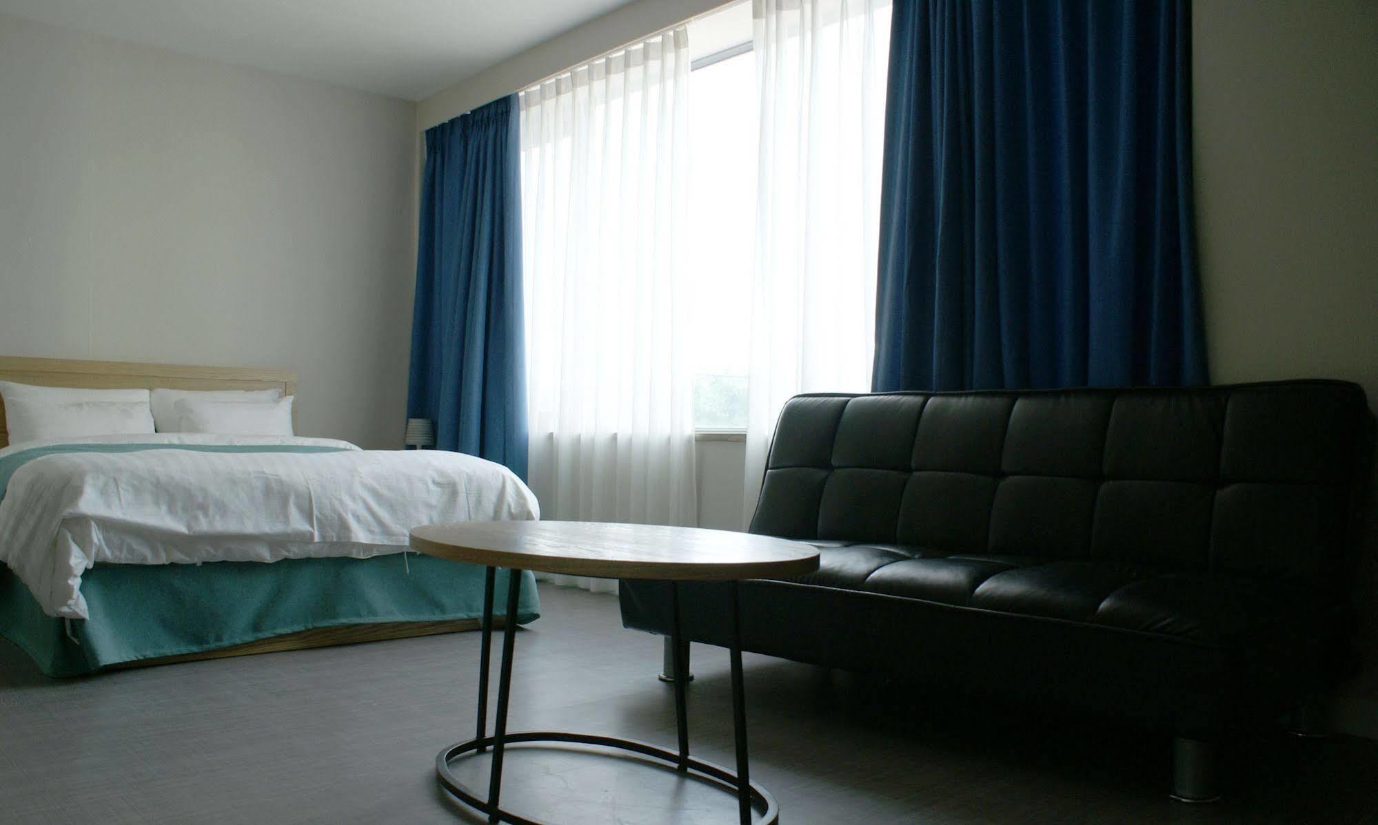 Y Ocean Hotel Йосу Екстериор снимка