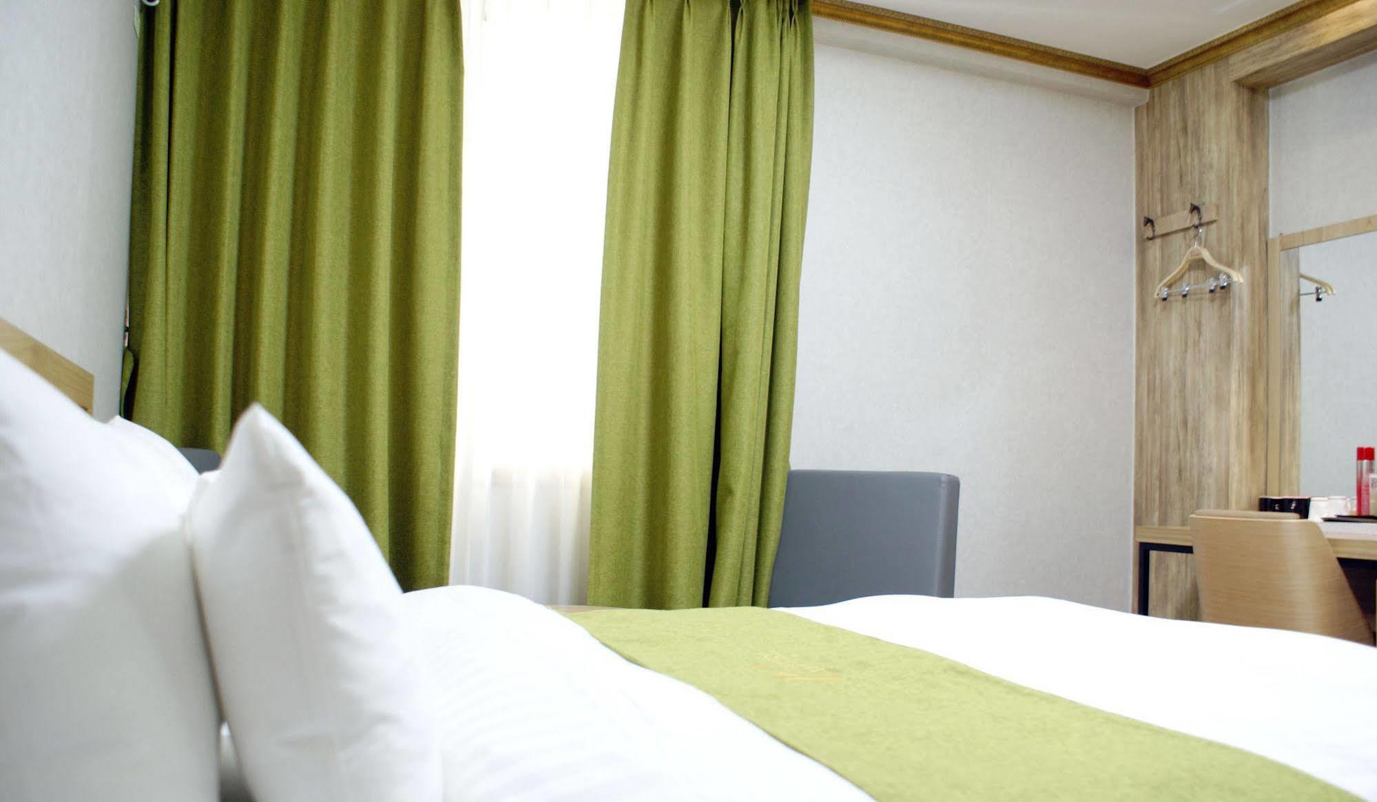 Y Ocean Hotel Йосу Екстериор снимка