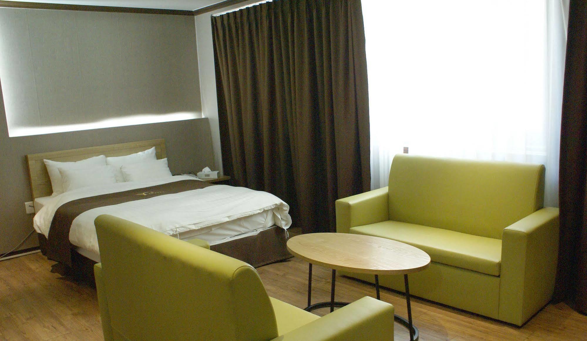 Y Ocean Hotel Йосу Екстериор снимка